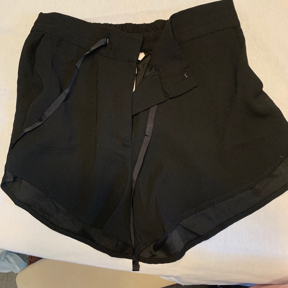 H&M black dress shorts NWT size 6